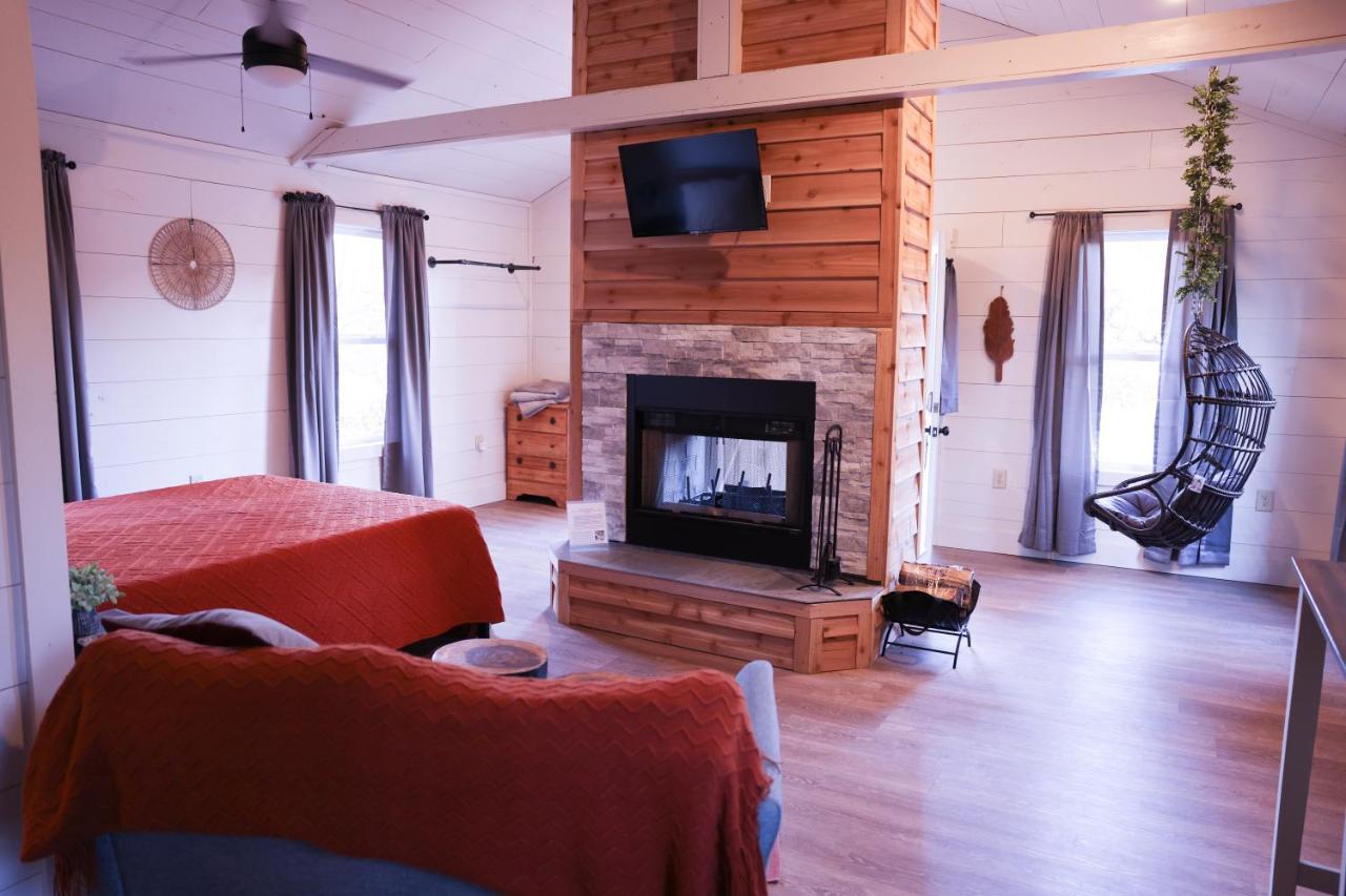 Avenwood Cabins Logan Luaran gambar
